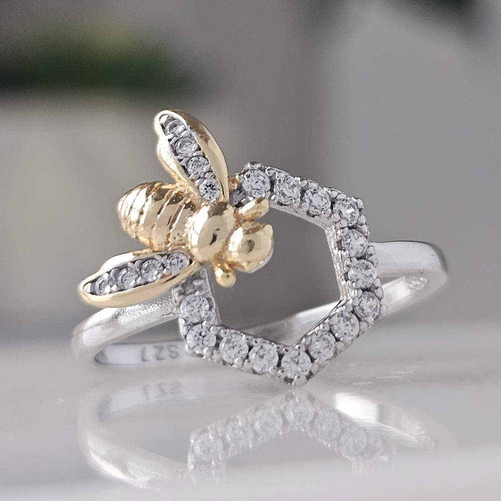 Charmed Aroma Honeycomb Bee ring, size 7, 925 Sterling Silver